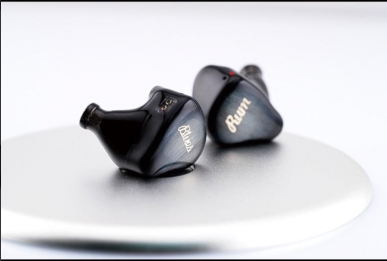 RUMAUDIOが同社初のIEM「Blues」を発売開始
