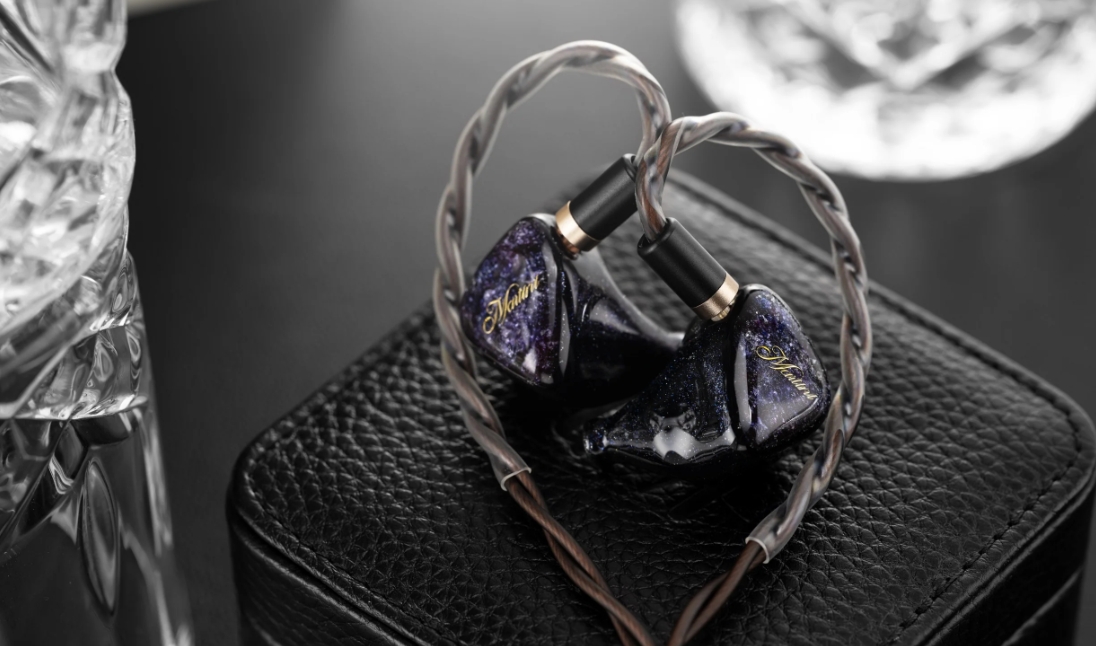 QoA、カクテルにインスパイアされた最新ハイブリッドIEM「Martini」を発売