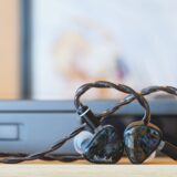 NICEHCK、ピーテルサイト天然石フェイスプレート採用の静電型ハイブリッドIEM「Rockies」を発表