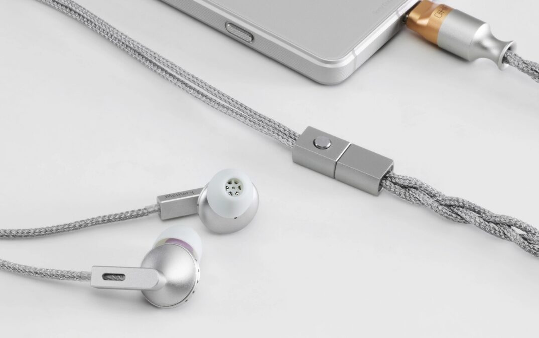 ddHiFi、MOONDROP共同開発のセミインイヤー型平面駆動イヤホン「Memory」発売 — USB-C接続で高音質再生を実現