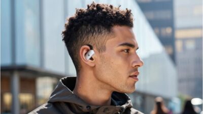 Anker、耳をふさがないオープンイヤー型完全ワイヤレスイヤホン「Soundcore V40i」を発売 — 開放的な装着感と迫力の低音を両立