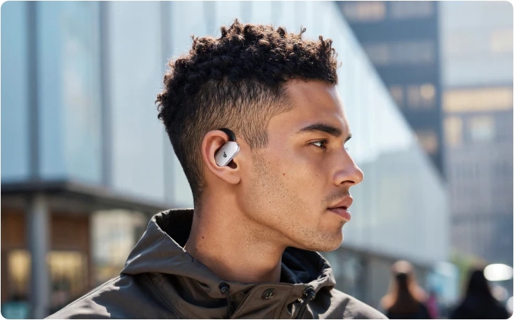 Anker、耳をふさがないオープンイヤー型完全ワイヤレスイヤホン「Soundcore V40i」を発売 — 開放的な装着感と迫力の低音を両立