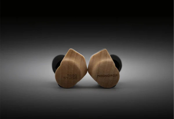水月雨（MOONDROP）は、日本の音響機器メーカーTAGO STUDIOとのコラボレーションモデルとして、3基のダイナミックドライバーを搭載したインイヤーモニター「Harmon-SP」を1699元で発売！！