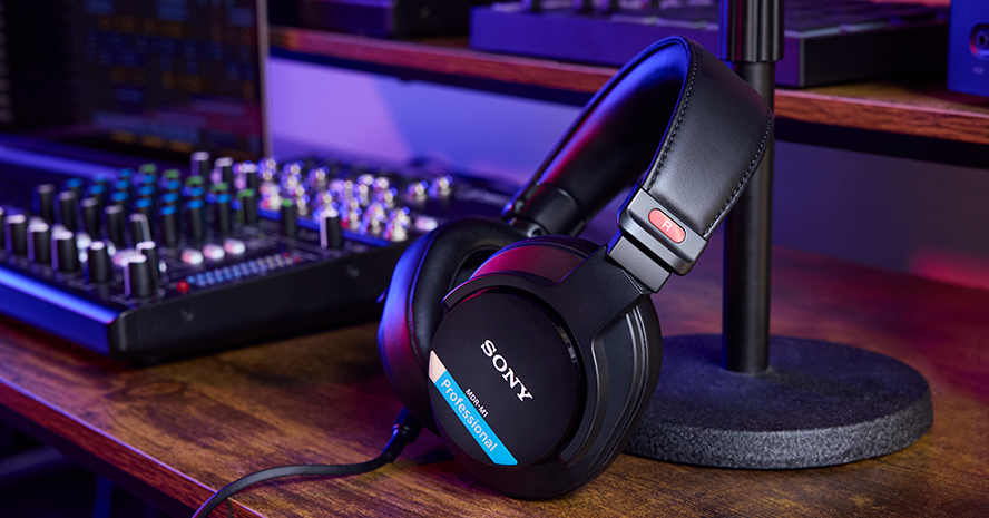 ソニー、クリエイター向け新型モニターヘッドホン「MDR-M1」を発表 ― 超広帯域再生と高遮音性を両立