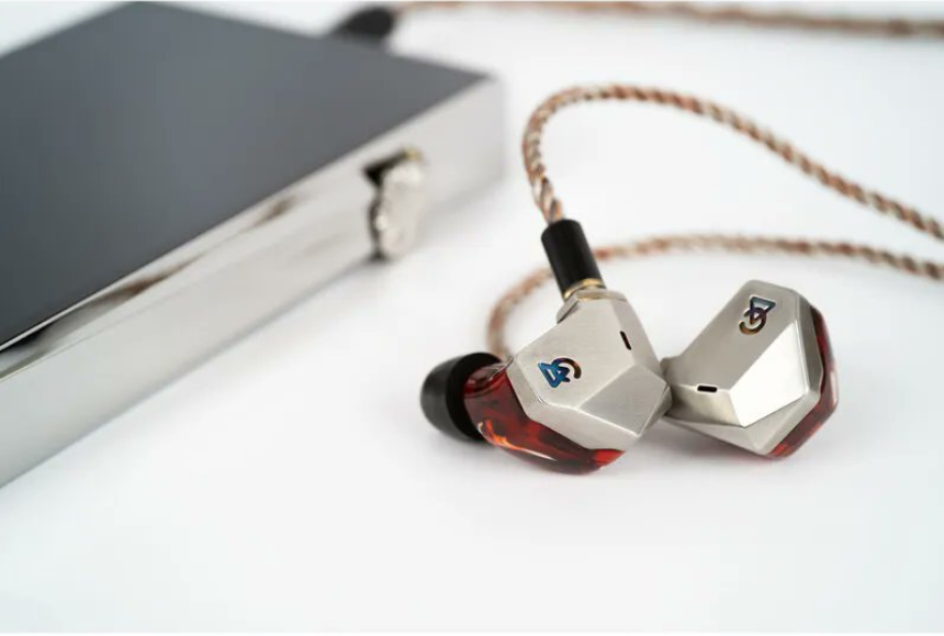 Campfire Audio、新たな挑戦 ― 平面磁界型×1＋BA×2を搭載したユニバーサルIEM「Grand Luna」発売