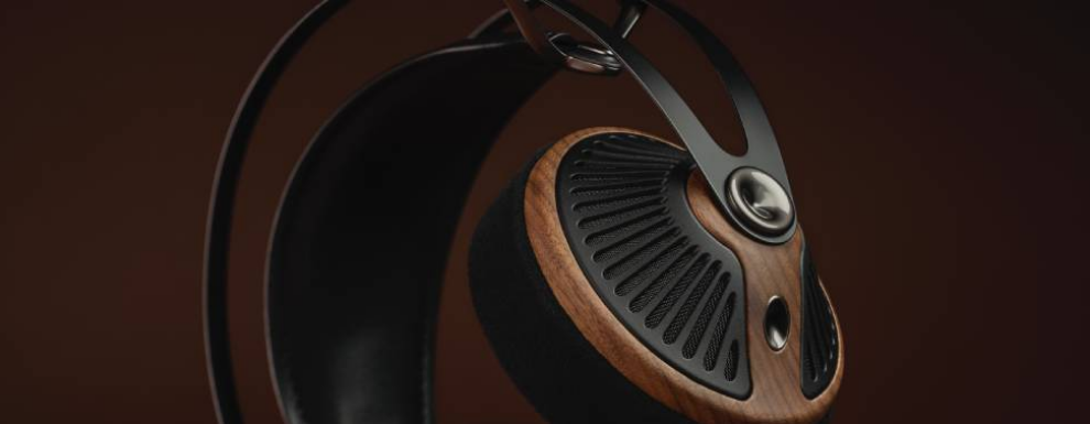 Meze Audio、新有線ヘッドホン「105 SILVA」を発表 ― 音楽の感動とタイムレスなデザインを融合