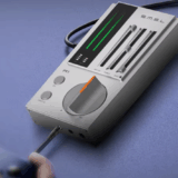 SMSL、ゲーミング向け小型DAC＆ヘッドホンアンプ「R1」を発表 — コンパクト筐体に高性能と拡張性を凝縮