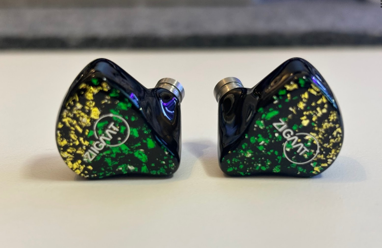 ZiiGaat × HBB ARCADIAレビュー 低音パンチが効いたゴリラサウンドの有線イヤホン