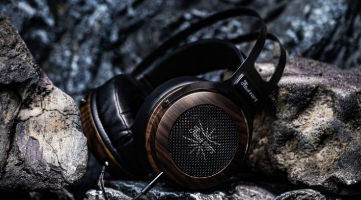 Kiwi Ears、オープンバック型有線ヘッドホン「Altruva」を発売――スタジオグレードの正確な音響再生を実現