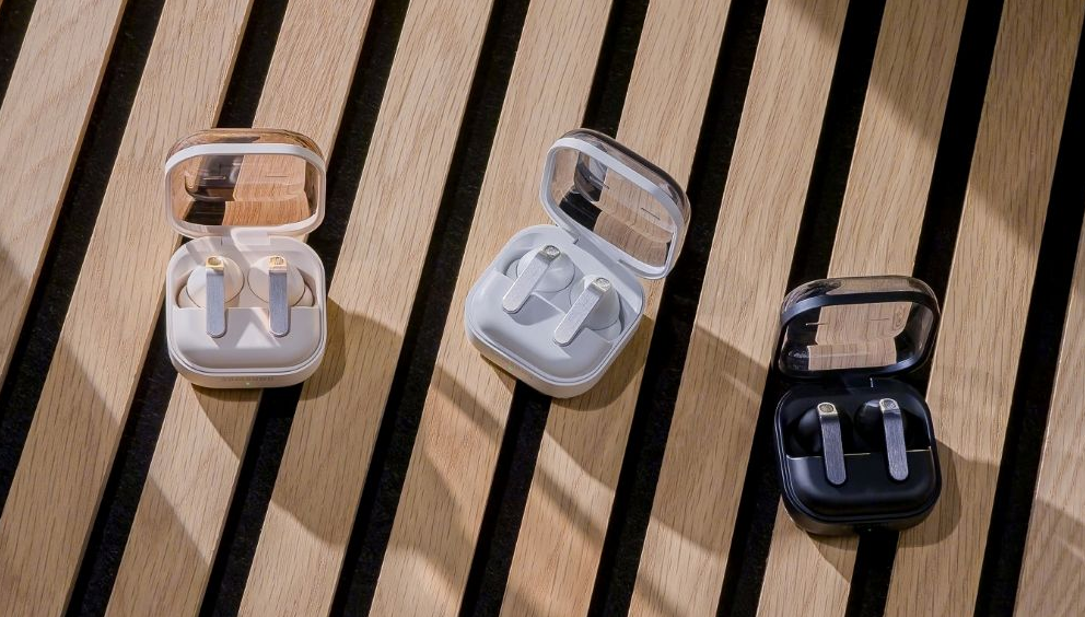 Samsung、「Galaxy Buds4」を発表　新ブレードデザインとGalaxy AI対応の完全ワイヤレスイヤホン