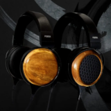 FOSTEX、アカシア無垢材採用のヘッドホン「TH810／TH818」を4月下旬発売