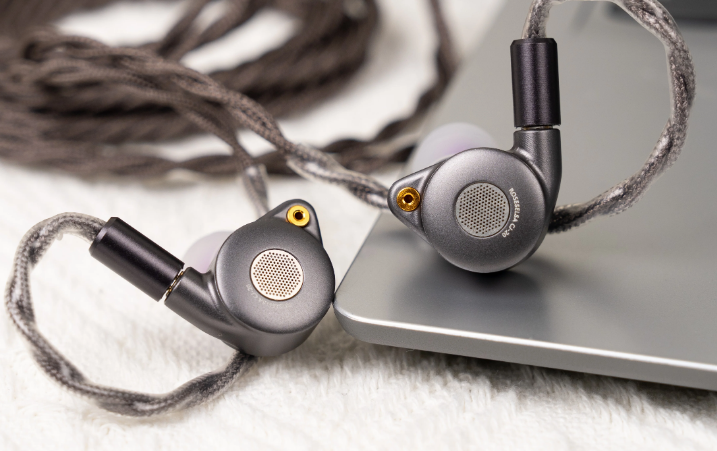 ROSESELSA、14.2mmプラナードライバー搭載イヤフォン「CJ20」を発売