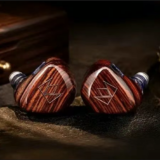 Noble、木製ハウジング採用の3ドライバーハイブリッドIEM「LuBan」を発売