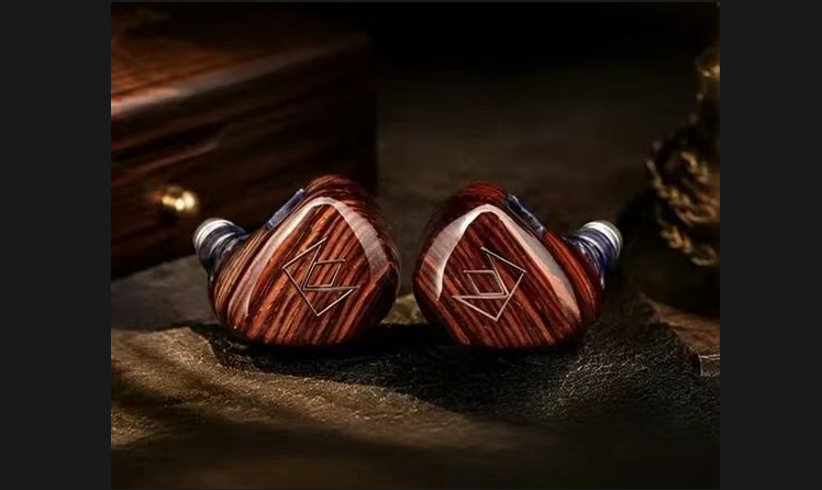 Noble、木製ハウジング採用の3ドライバーハイブリッドIEM「LuBan」を発売